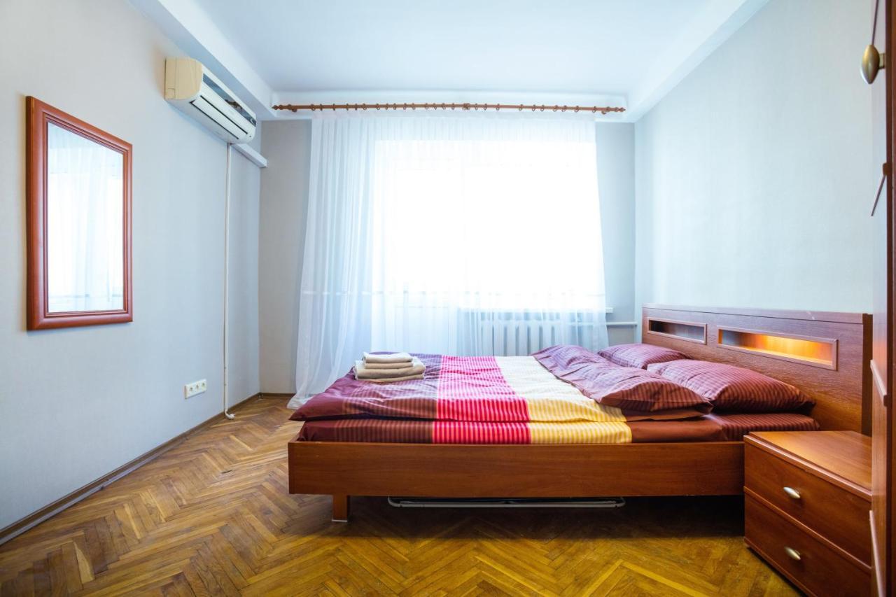 קייב Apartment Near Metro Pecherskaya מראה חיצוני תמונה