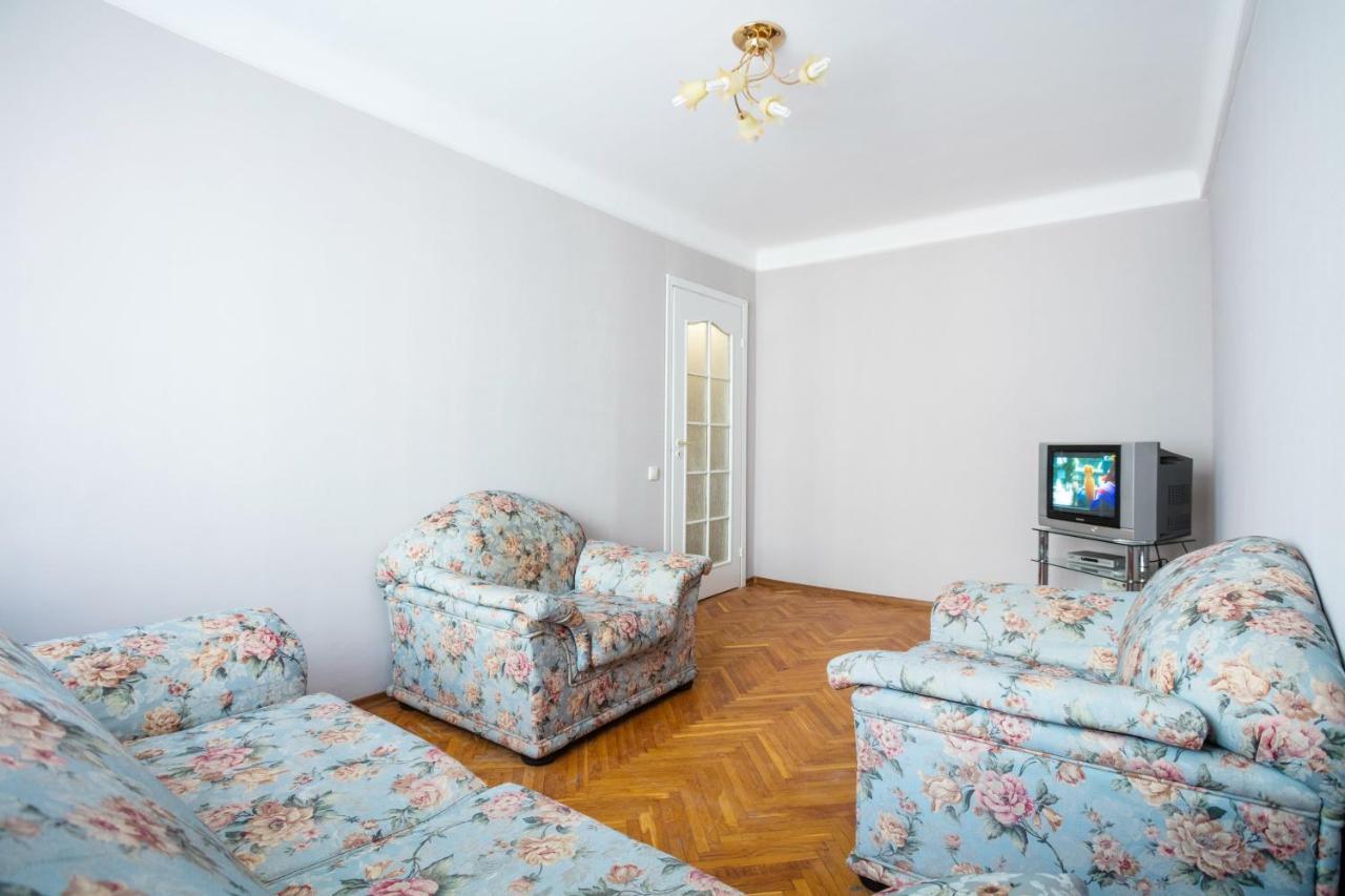 קייב Apartment Near Metro Pecherskaya מראה חיצוני תמונה